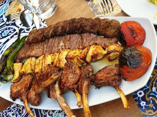 Reyhun Iran Restaurant'nin yemek ve ambiyans fotoğrafları 1