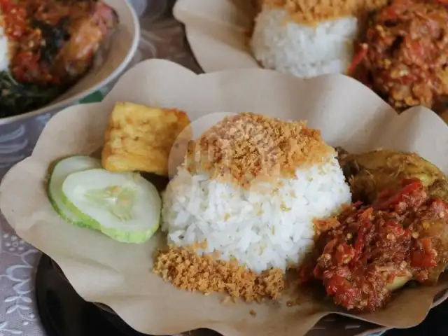 Gambar Makanan Ayam Goreng Nelongso, Pamekasan 9