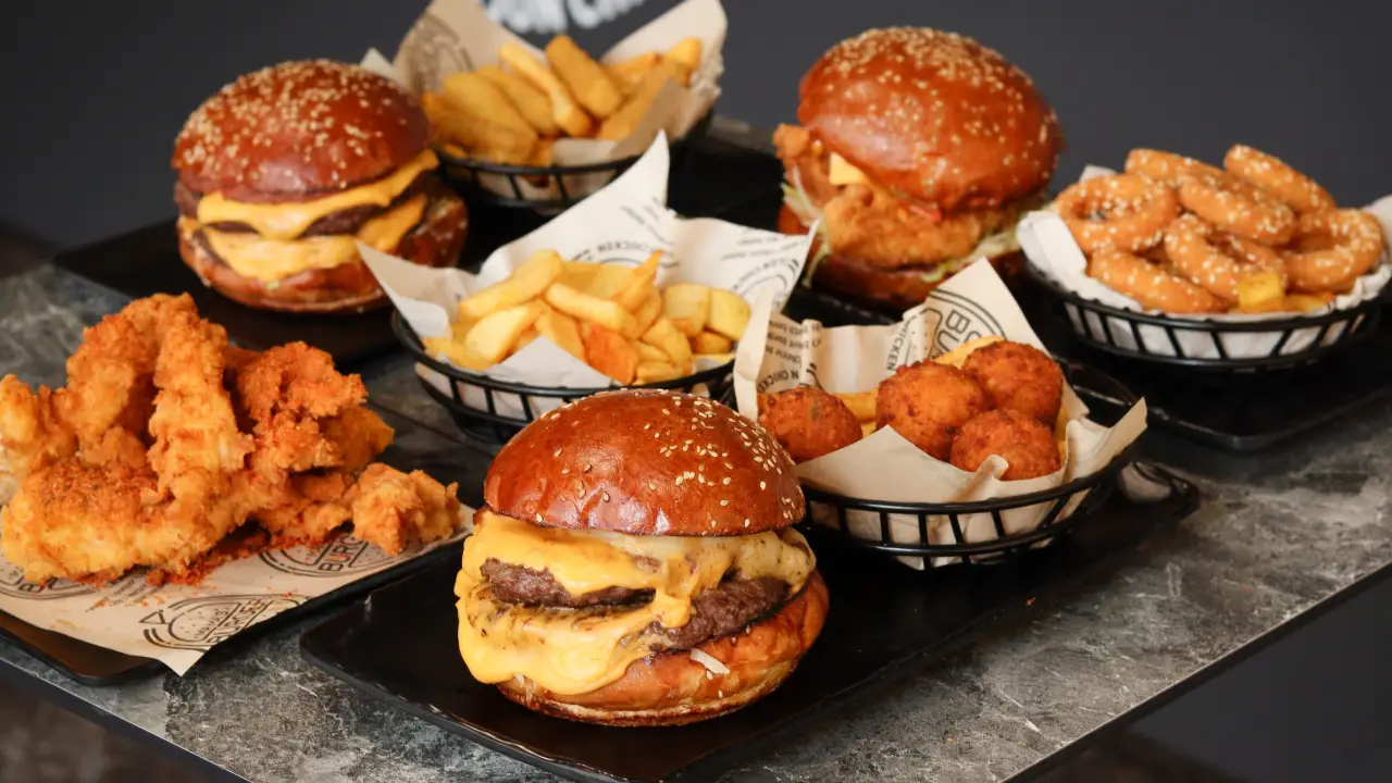 Mama's Burger & Cajun Chicken