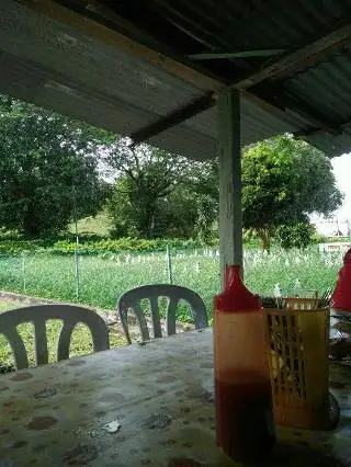 warung sebelah kubur