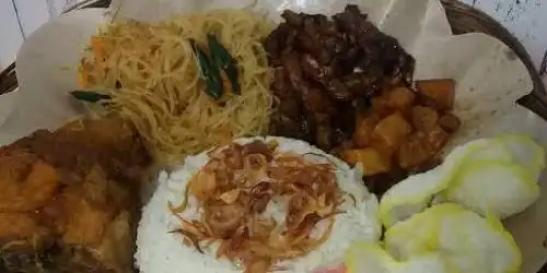 Nasi Uduk dan Mie Ayam Alvaro, Cibubur