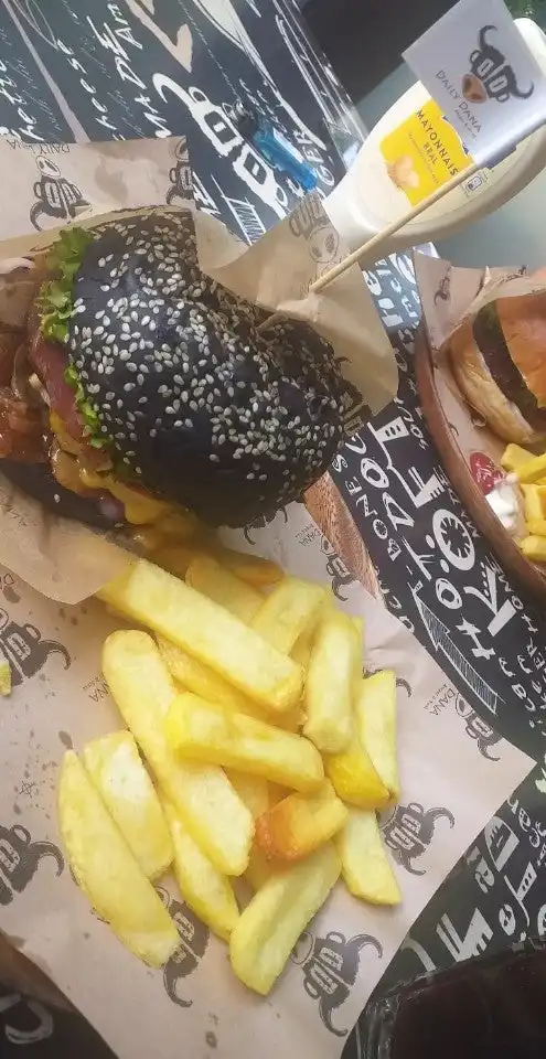 Daily Dana Burger & Steak Fenerbahçe'nin yemek ve ambiyans fotoğrafları 3