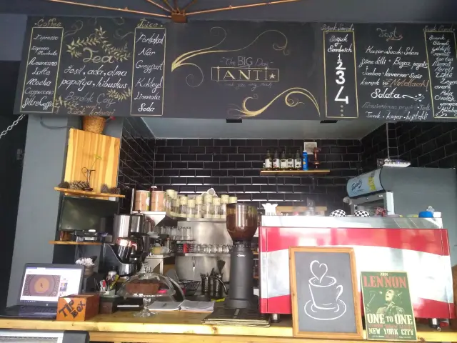 Janti Coffee & Sandwich'nin yemek ve ambiyans fotoğrafları 14