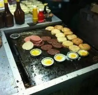 Gerai Burger Pendi "bego sek kito"