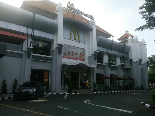 Gambar Makanan McDonald's Raya Darmo 3