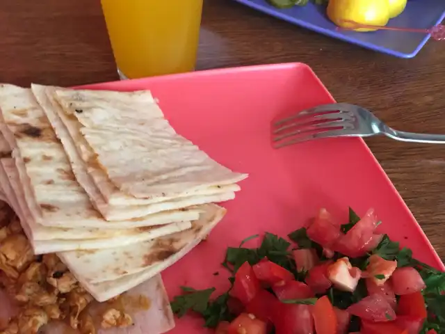 Kırmızı Beyaz Mersin Tantuni'nin yemek ve ambiyans fotoğrafları 3