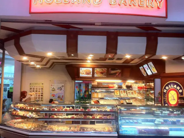 Gambar Makanan Holland Bakery 9