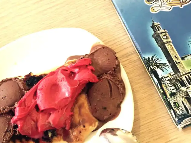 Mennan Dondurma & Sütlü Tatlilari'nin yemek ve ambiyans fotoğrafları 2