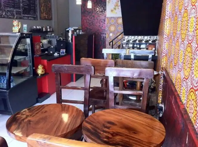 ​Eponine Coffee Shop