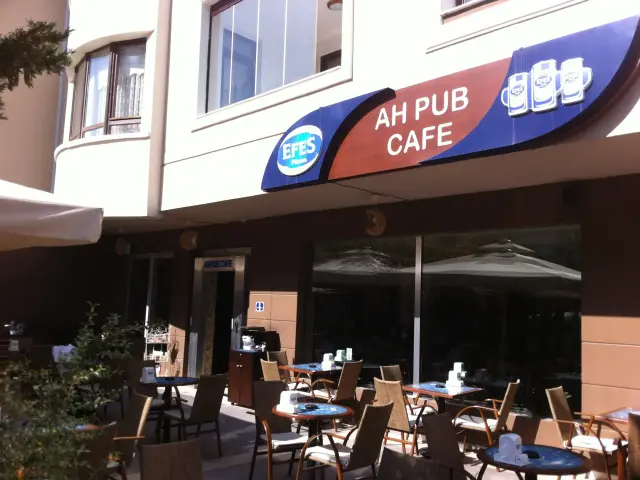 Ah Pub Cafe & Bistro'nin yemek ve ambiyans fotoğrafları 4