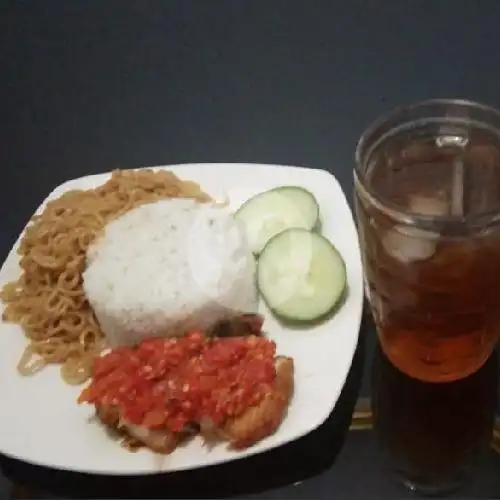 Gambar Makanan Ayam Penyet Bu Dasmi, Tamanan 1