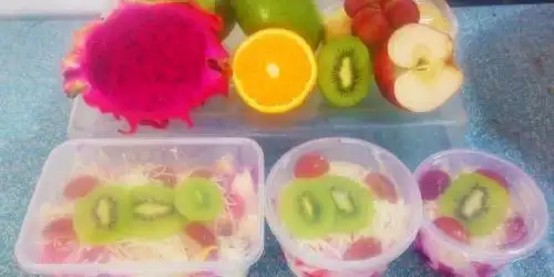 Salad Buah Dan Rujak Buah Ibu Putri, Mandalika 1