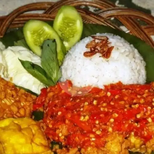 Gambar Makanan Ayam Geprek Redbroo 10