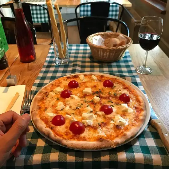 Pizzeria Pidos'nin yemek ve ambiyans fotoğrafları 1