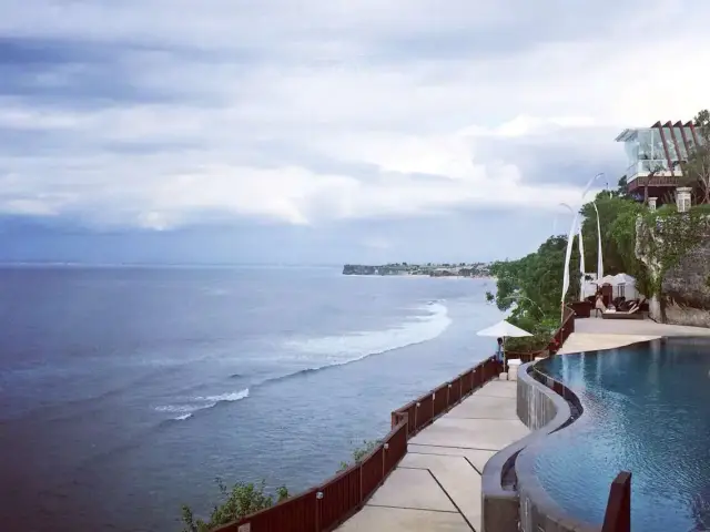 Gambar Makanan Botol Biru - Anantara Resort & Spa 4