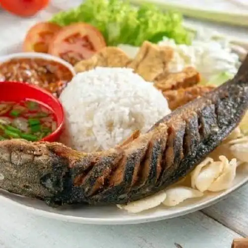 Gambar Makanan Ikan Bakar Madu Amak Ibra, Sebelum Pertigaan Pie Susu 4