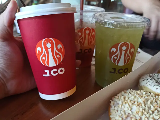 J.CO Donuts & Coffee
