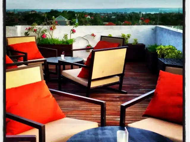 Gambar Makanan Sky Lounge Luna Bar - Rooftop The L Hotels 15
