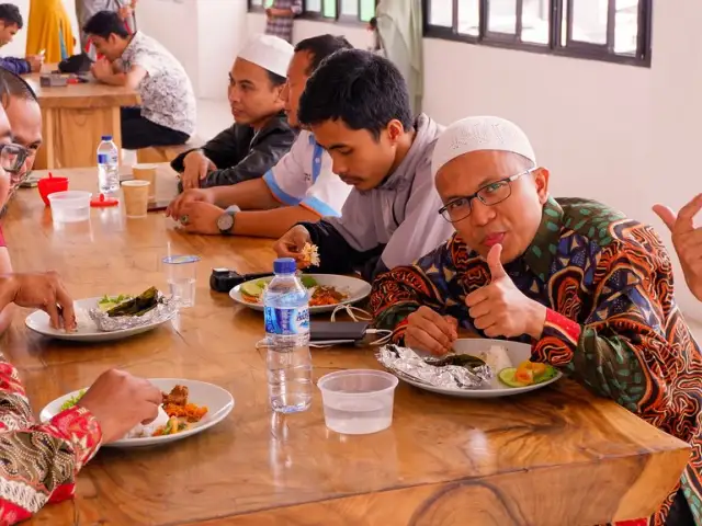 Gambar Makanan Ayam Buas 20