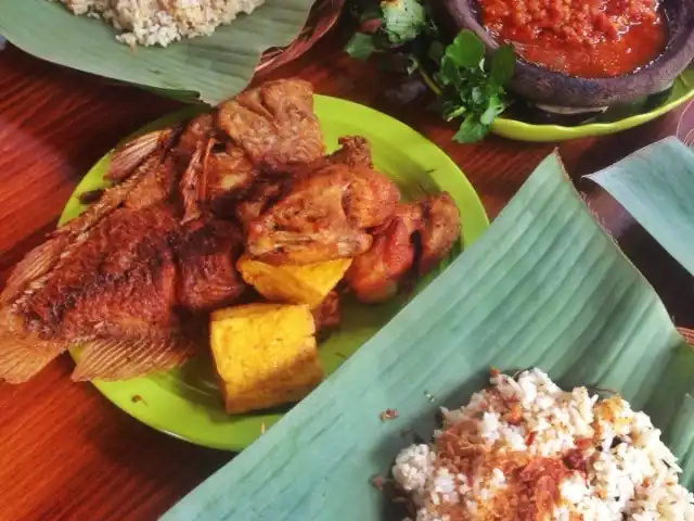 Gambar Makanan Warung Nasi Cikur Teh Nur 3