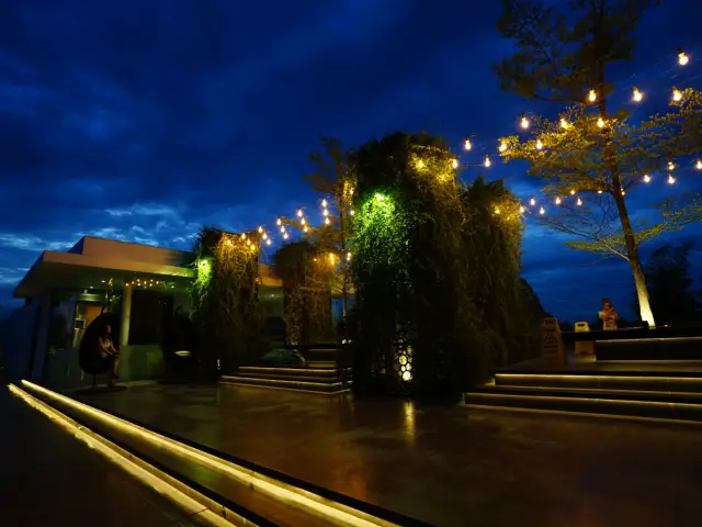 Gambar Makanan Montezuma Rooftop Lounge - FM7 Resort Hotel 10