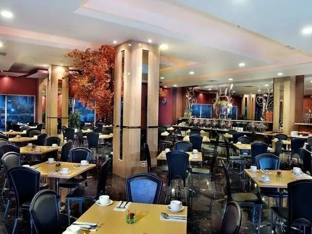 Gambar Makanan Indigo Resto & Bar - Aston Hotel Cengkareng 8