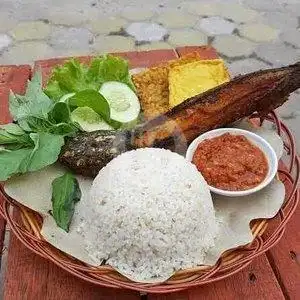 Gambar Makanan Lesehan Pecel Lele Lestari & Seafood, Srengseng Sawah 17