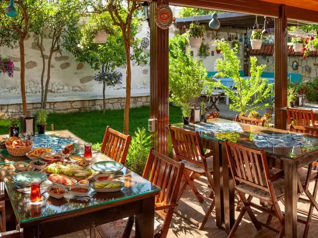 Flores Cafe | Bistro'nin yemek ve ambiyans fotoğrafları 2