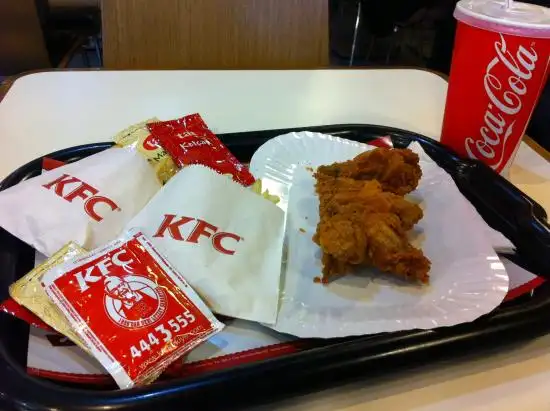 KFC Kentucky Fried Chicken'nin yemek ve ambiyans fotoğrafları 1