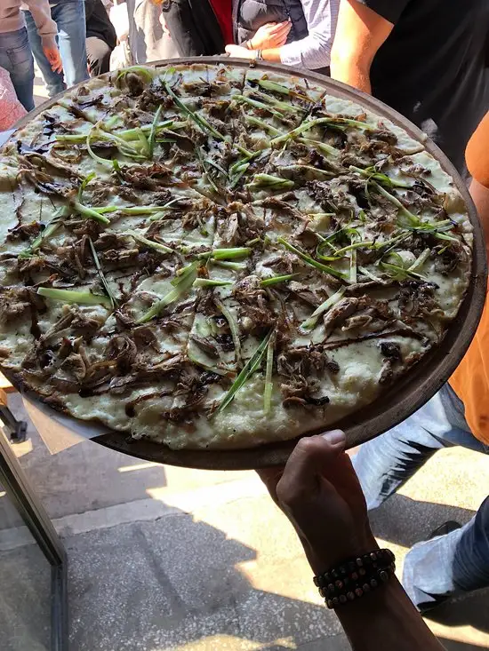 The Upper Crust Pizzeria'nin yemek ve ambiyans fotoğrafları 15