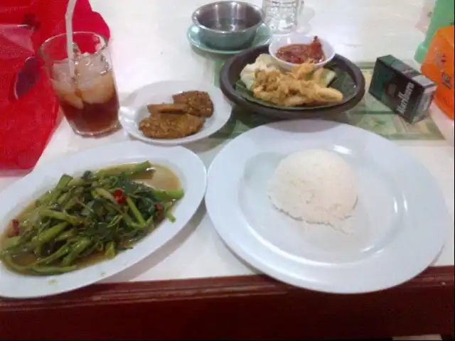 Gambar Makanan Pecel Lele Hajjah IR 13