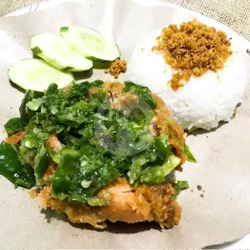 Gambar Makanan Golden Chicken, Demang Lebar Daun 9