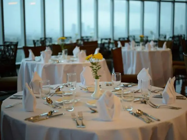 100 Revolving Restaurant Food Photo 9