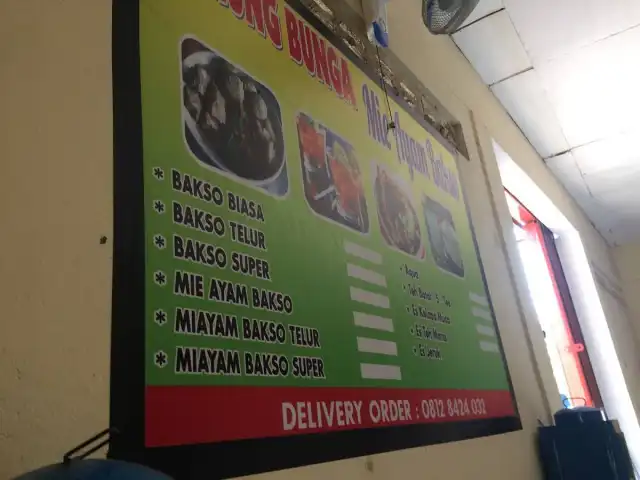 Gambar Makanan Bakso & Es Kelapa Muda 1