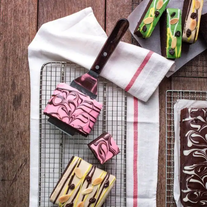 Amanda Brownies Kukus terdekat Restoran dan Tempat Makan Roti