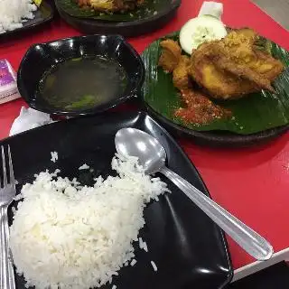 Apria Ayam Penyet