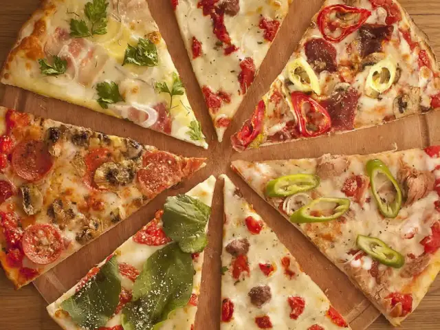 The Upper Crust Pizzeria'nin yemek ve ambiyans fotoğrafları 9