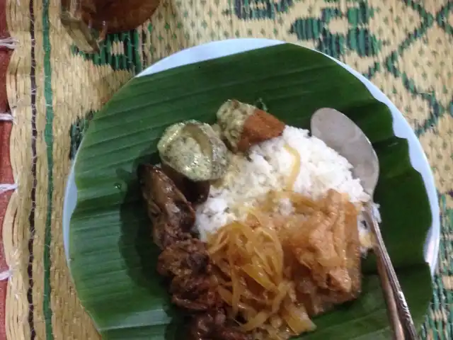 Gambar Makanan Nasi ayam Pojok Simpang Lima "Bu Sami" 8