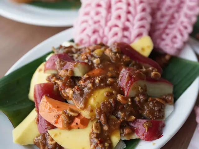 Gambar Makanan Rujak Kolam Medan 4