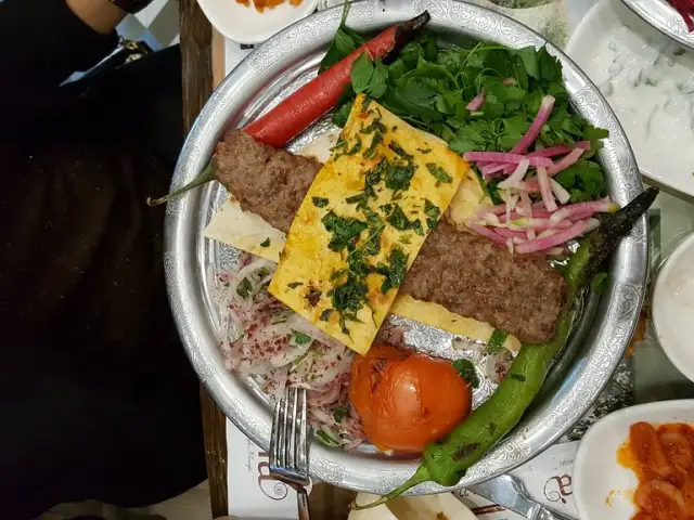 Urfa Anzelha Sofrası'nin yemek ve ambiyans fotoğrafları 3