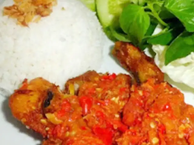 Warung Nasi Putra Minang Ayam Penyet Pringgan, Ismud