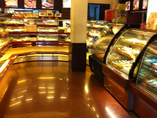 Gambar Makanan Holland Bakery 9