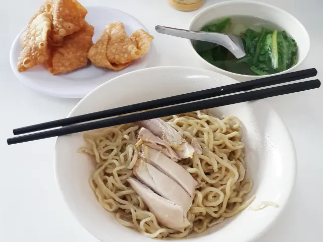 Gambar Makanan Bakmi Ayam & Nasi Tim Iyan 88 9