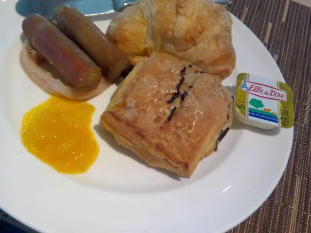 Saffron Cafe - Crimson Resort and Spa Mactan Food Photo 19