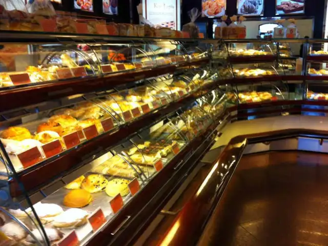 Gambar Makanan Holland Bakery 19