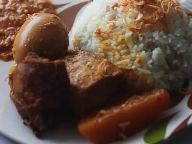 Gambar Makanan Nasi Uduk Babi Buncit 2