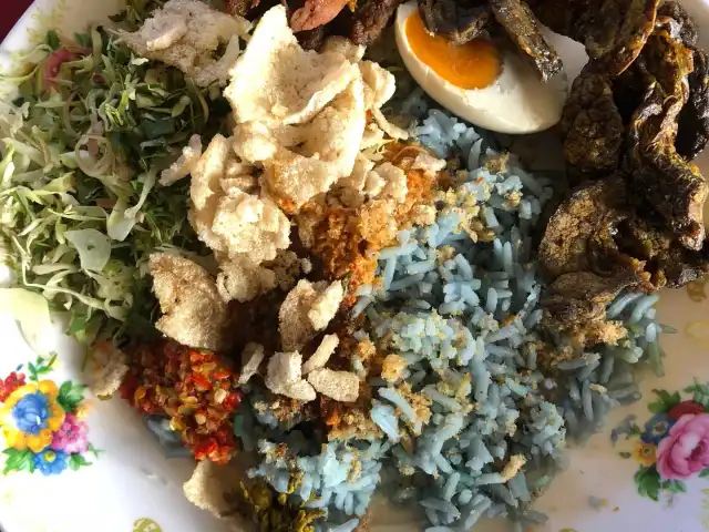 Nasi Kerabu Golok (Kak Jah) Food Photo 2