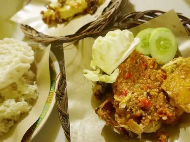 Gambar Makanan Ayam Gepuk Sambal Bawang Pak Gembus 7