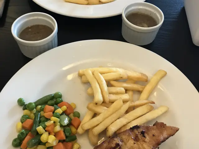 Gambar Makanan Steak and Satay - Hotel Paragon 1