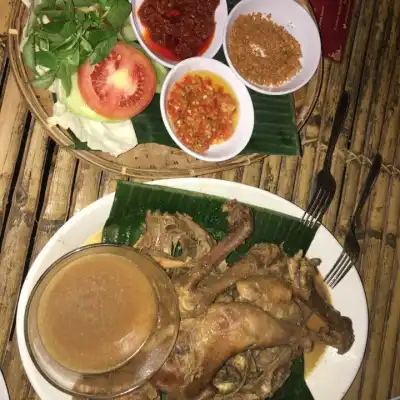 Ayam Ingkung "Mbak Sri"